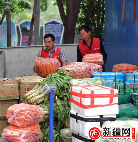 某农贸市场出售西红柿